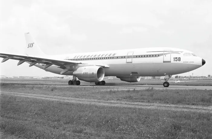 Framed Print : Airbus Industrie A300B2-120 LN-RCA Framed Print : Airbus Industrie A300B2-120 LN-RCA