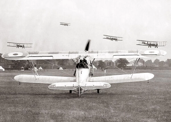 Aircraft gathering for Hendon RAF air display, 1933