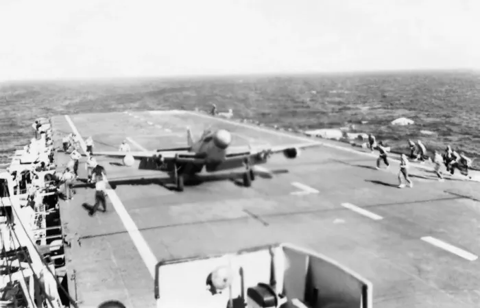 Framed Print : Aircraft Landing on Aircraft-Carrier Hms Glory (R62) Roy? Framed Print : Aircraft Landing on Aircraft-Carrier Hms Glory (R62) Roy?