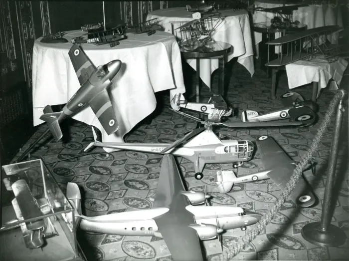 Framed Print : Aircraft models on display at the Dorchester Hotel, Lond? Framed Print : Aircraft models on display at the Dorchester Hotel, Lond?