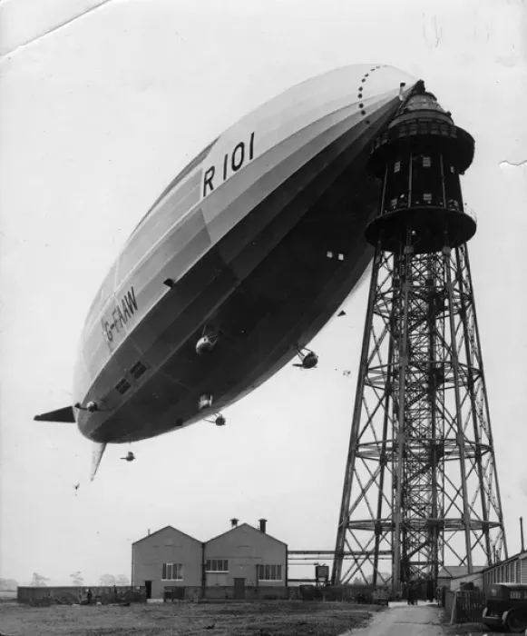 Framed Print : Airship R101 at its mooring mast at Cardington Framed Print : Airship R101 at its mooring mast at Cardington