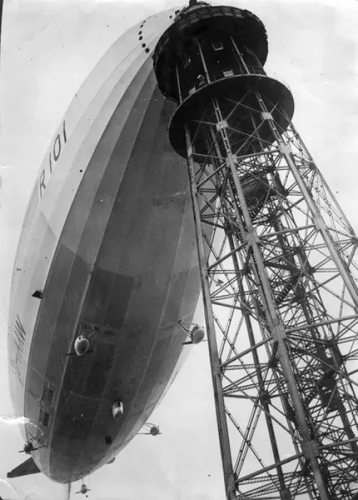 Framed Print : Airship R101 at its mooring mast at Cardington Framed Print : Airship R101 at its mooring mast at Cardington