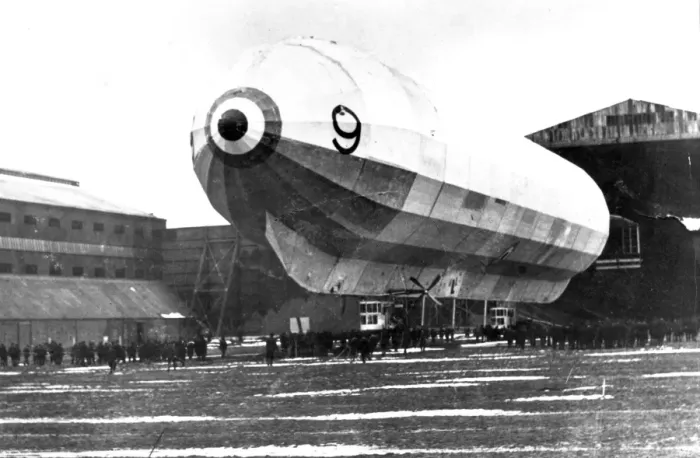 Framed Print : Airship R9 Framed Print : Airship R9