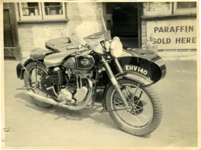 Framed Print : AJS / A J Stevens British Motorcycle & Sidecar at a Garage, En Framed Print : AJS / A J Stevens British Motorcycle & Sidecar at a Garage, En