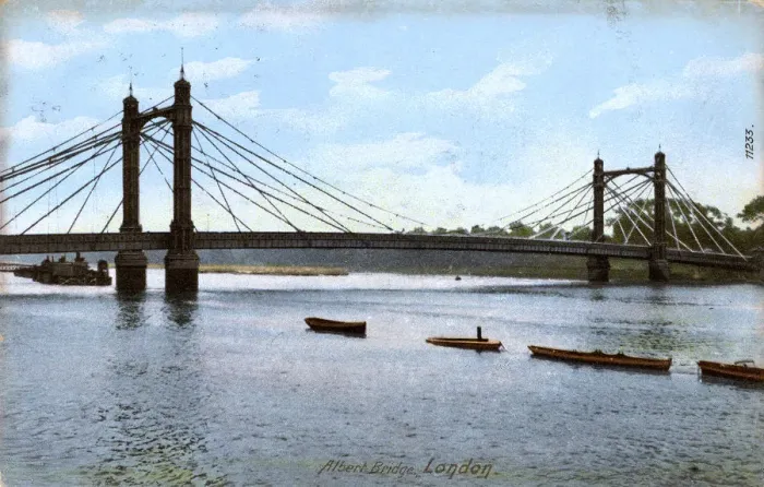 Framed Print : Albert Bridge over the River Thames, West London Framed Print : Albert Bridge over the River Thames, West London