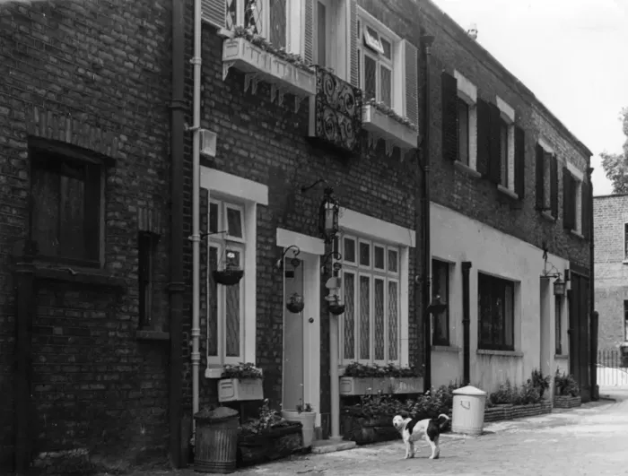 Framed Print : Albion Mews London Framed Print : Albion Mews London