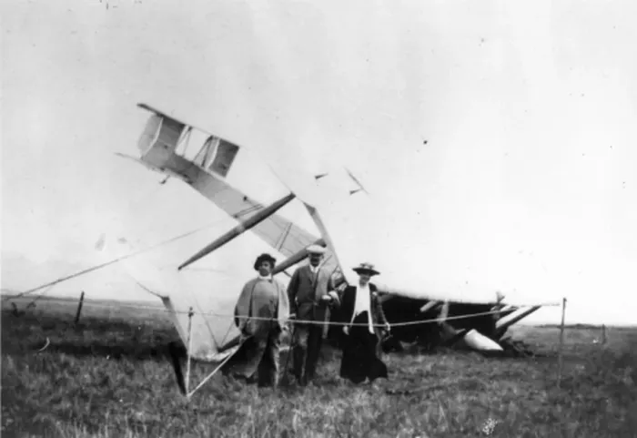 Framed Print : Alcock and Browns Vickers Vimy in the Derrygimla bog Framed Print : Alcock and Browns Vickers Vimy in the Derrygimla bog