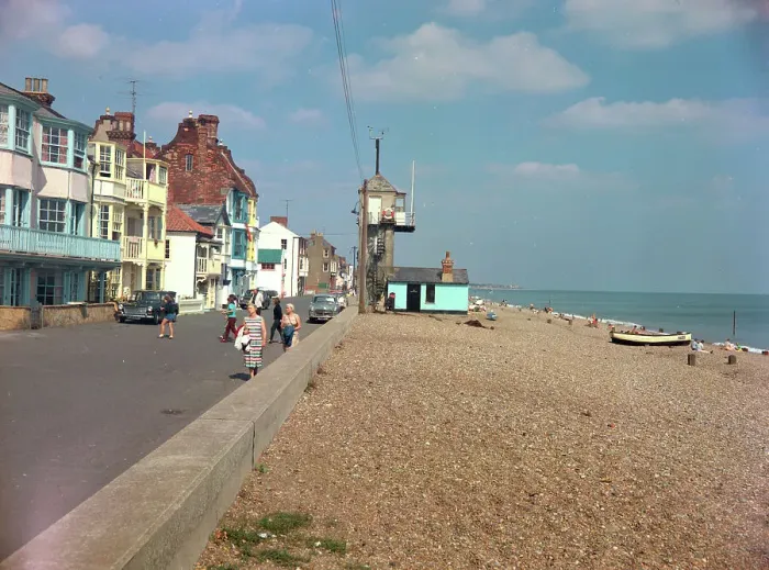 Framed Print : Aldeburgh - Crag Path and beach Framed Print : Aldeburgh - Crag Path and beach