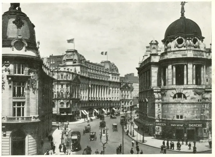 Framed Print : The Aldwych, London Framed Print : The Aldwych, London