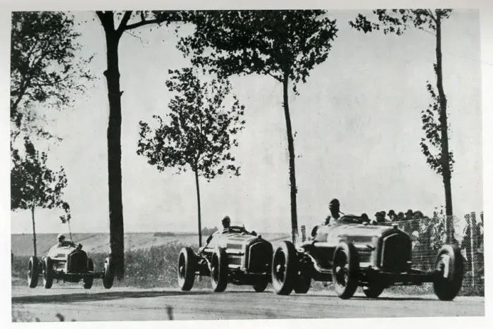 Framed Print : Alfa-Romeos, opening lap of Grand Prix de la Marne, France Framed Print : Alfa-Romeos, opening lap of Grand Prix de la Marne, France