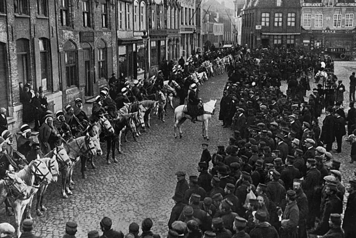 Framed Print : Algerian cavalry in West Flanders, 1914 Framed Print : Algerian cavalry in West Flanders, 1914