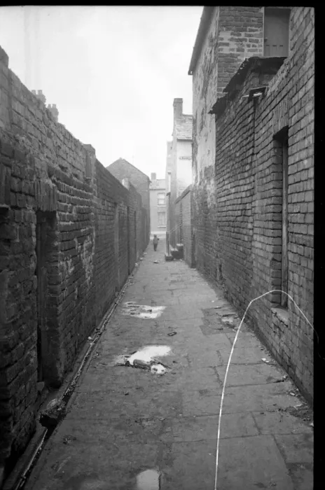 Framed Print : Back alley between slums, Belfast, Northern Ireland Framed Print : Back alley between slums, Belfast, Northern Ireland