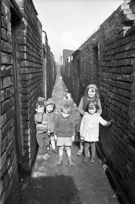 Framed Print : Back alley between slums, Belfast, Northern Ireland Framed Print : Back alley between slums, Belfast, Northern Ireland