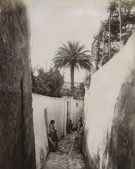 Framed Print : Alleyway, island of Capri, Italy Framed Print : Alleyway, island of Capri, Italy