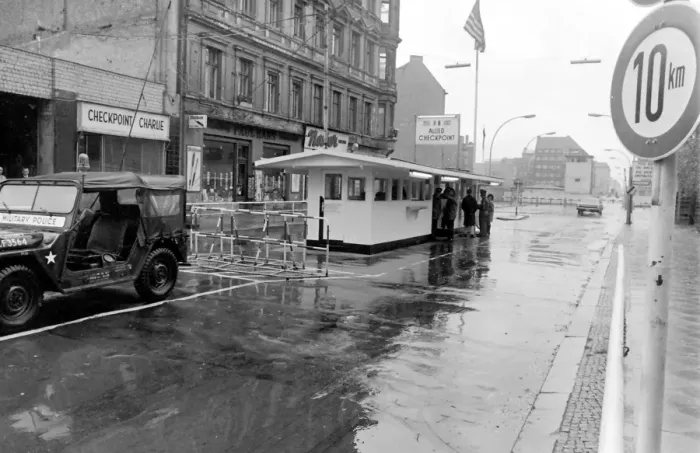 Framed Print : Allied Checkpoint Charlie, West Berlin, Germany Framed Print : Allied Checkpoint Charlie, West Berlin, Germany