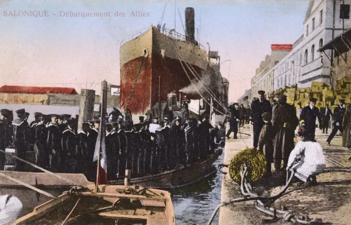 Framed Print : Allies troops landing at Thessaloniki, Greece - WWI Framed Print : Allies troops landing at Thessaloniki, Greece - WWI