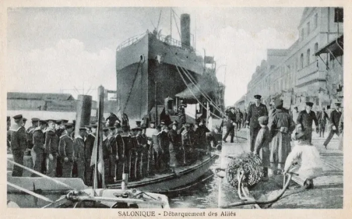 Framed Print : Allies troops landing at Thessaloniki, Greece - WWI Framed Print : Allies troops landing at Thessaloniki, Greece - WWI