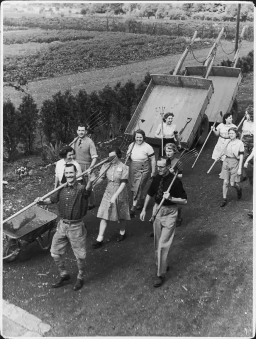 Framed Print : Allotment Workers Ww2 Framed Print : Allotment Workers Ww2