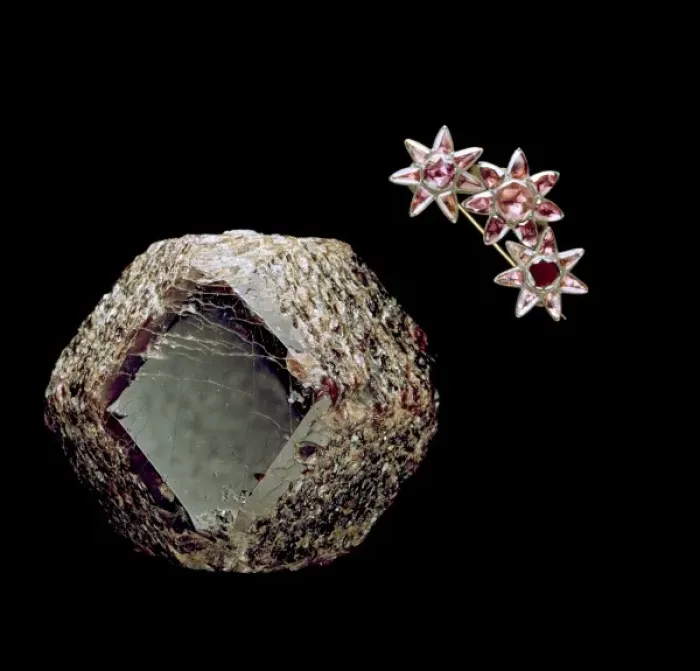 Framed Print : Almandine garnets Framed Print : Almandine garnets