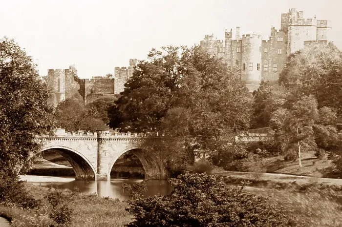 Framed Print : Alnwick Castle, Victorian period Framed Print : Alnwick Castle, Victorian period