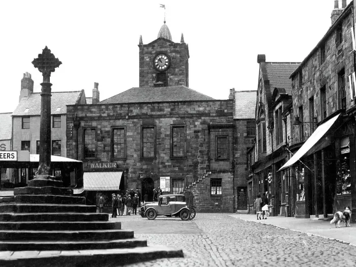 Framed Print : Alnwick Market Place, early 1900s Framed Print : Alnwick Market Place, early 1900s