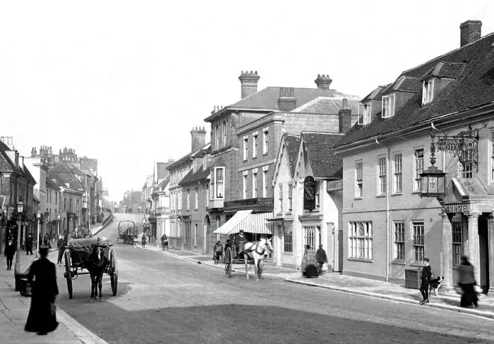 Framed Print : Alton High Street, Hampshire, early 1900s Framed Print : Alton High Street, Hampshire, early 1900s