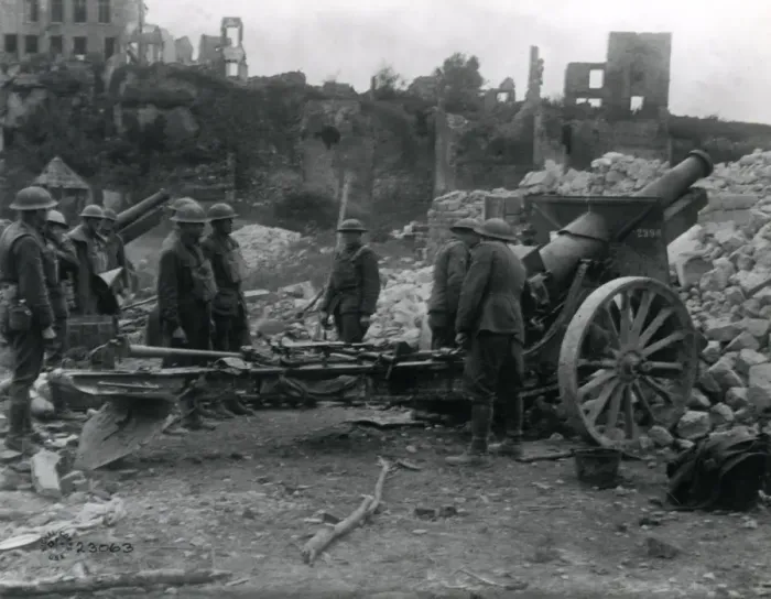 Framed Print : American artillery at Varennes-en-Argonne, France, WW1 Framed Print : American artillery at Varennes-en-Argonne, France, WW1