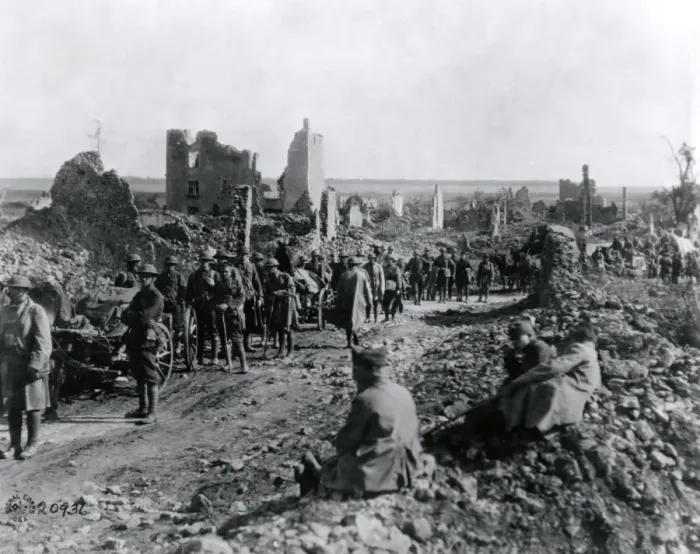Framed Print : American gunners and transport near St Mihiel, France, WW1 Framed Print : American gunners and transport near St Mihiel, France, WW1