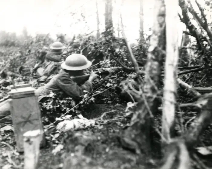 Framed Print : American soldiers in action, Tardenois, France, WW1 Framed Print : American soldiers in action, Tardenois, France, WW1