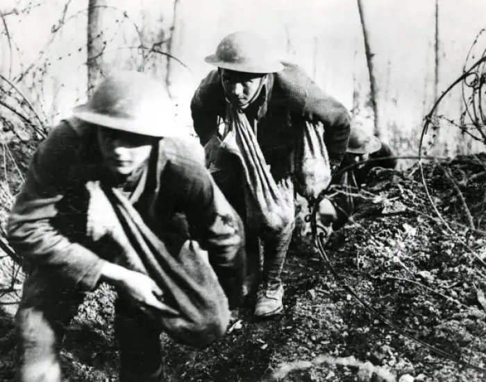 Framed Print : American soldiers going into action, France, WW1 Framed Print : American soldiers going into action, France, WW1
