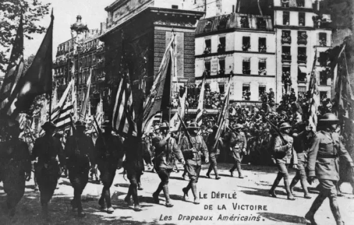 Framed Print : American soldiers on a victory parade in Paris Framed Print : American soldiers on a victory parade in Paris