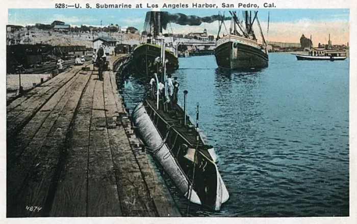 Framed Print : American submarine, Los Angeles Harbour, USA, WW1 Framed Print : American submarine, Los Angeles Harbour, USA, WW1
