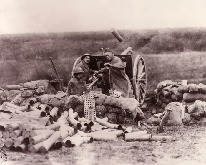 Framed Print : American troops with 75 mm French field gun, France, WW1 Framed Print : American troops with 75 mm French field gun, France, WW1