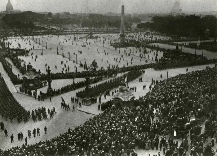 Framed Print : American troops parading, Champs Elysees, Paris, WW1 Framed Print : American troops parading, Champs Elysees, Paris, WW1