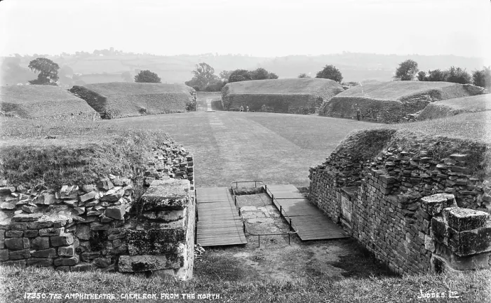 Framed Print : The Amphitheatre, Caerleon from the North Framed Print : The Amphitheatre, Caerleon from the North
