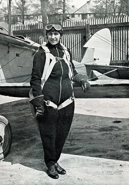 Amy Johnson, pilot, ready for her London-Australia flight