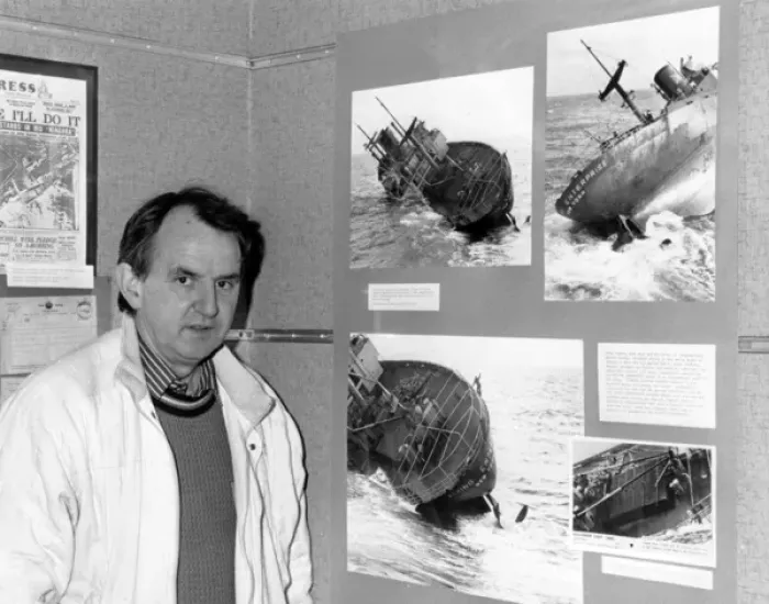 Framed Print : Andrew Besley, photographer, at an exhibition Framed Print : Andrew Besley, photographer, at an exhibition