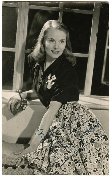Ann Todd (1909 - 1993), English actress of stage and screen, wearing a flowery skirt