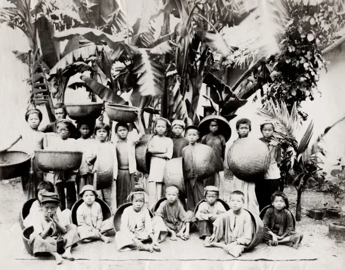 Framed Print : Annamite porters with baskets, French Indochina, Vietnam Framed Print : Annamite porters with baskets, French Indochina, Vietnam