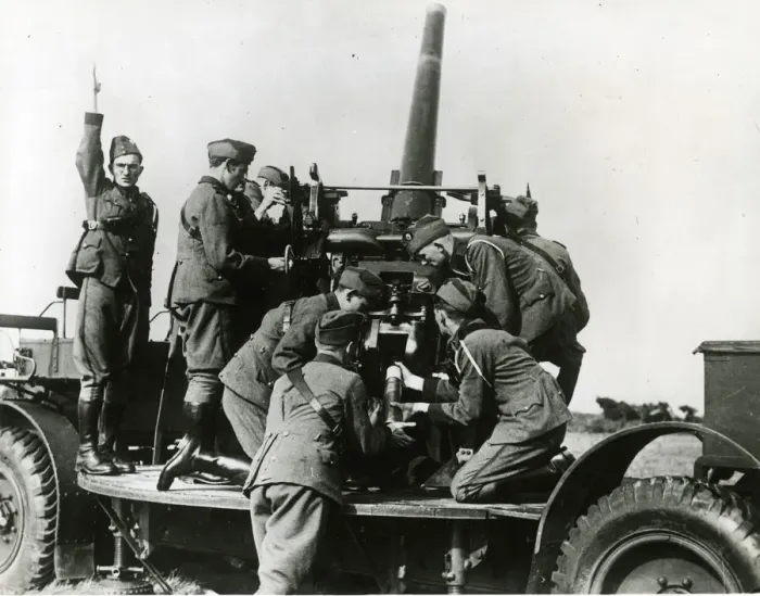 Framed Print : Anti-aircraft practice, Eire prepares for invasion Framed Print : Anti-aircraft practice, Eire prepares for invasion