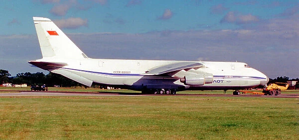 Antonov An-124-100 Ruslan SSSR-82007