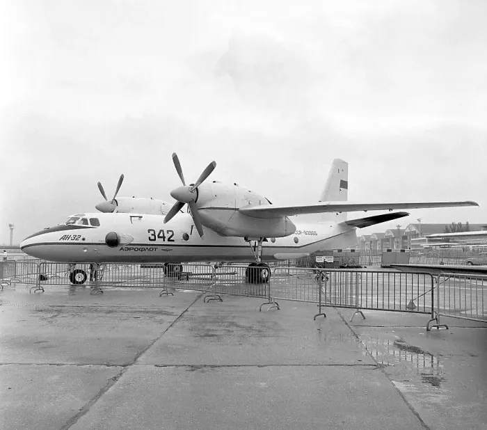 Framed Print : Antonov An-32 SSSR-83966 Framed Print : Antonov An-32 SSSR-83966