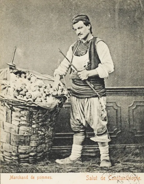 Framed Print : Apple Salesman with a gigantic pannier - Turkey