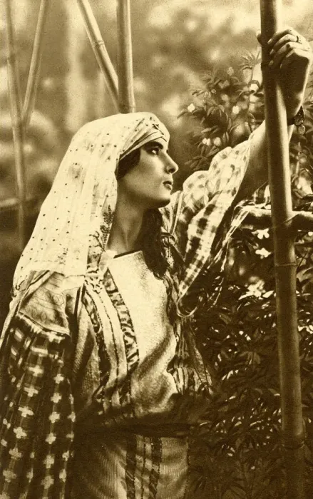 Framed Print : Arab woman of Algiers, Algeria, North Africa Framed Print : Arab woman of Algiers, Algeria, North Africa