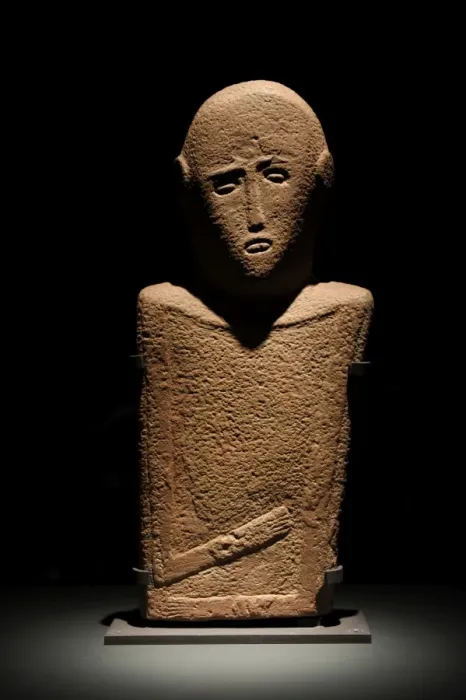 Framed Print : Arabic peninsula. Anthropomorphe Stele. Late 4th-early 3rd m Framed Print : Arabic peninsula. Anthropomorphe Stele. Late 4th-early 3rd m