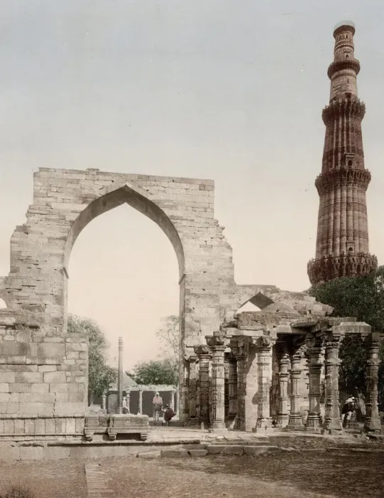 Framed Print : Arch and Kutub Minar column, Delhi, India Framed Print : Arch and Kutub Minar column, Delhi, India