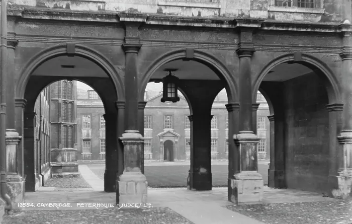 Framed Print : Arched Passageway at Peterhouse, Cambridge Framed Print : Arched Passageway at Peterhouse, Cambridge