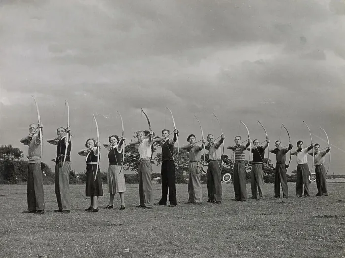 Framed Print : Archery - toxophilites line up, illustrating the correct way to hold the Long Bow, the Wirral, Cheshire, England. Date: 1930s Framed Print : Archery - toxophilites line up, illustrating the correct way to hold the Long Bow, the Wirral, Cheshire, England. Date: 1930s