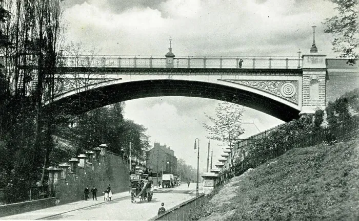 Framed Print : The Archway, Highgate, North London Framed Print : The Archway, Highgate, North London