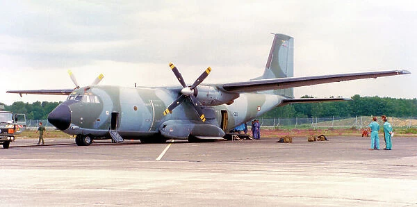 Armee de l'Air - Transall C-160R 61-ZU  /  R155 (msn 155), of ET 061. (Transall - TRANSport ALLianz  /  Armee de l'Air - French Air Force). Date: circa 1995